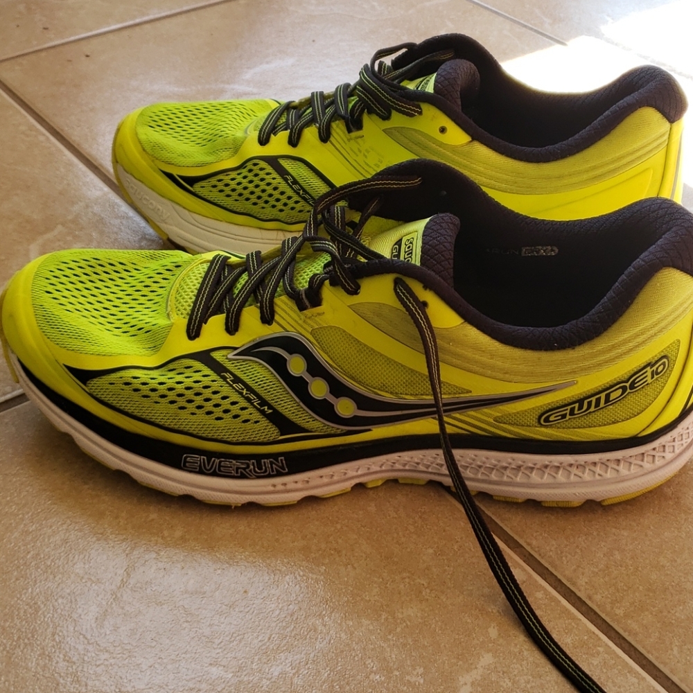 Saucony Guide 10 running shoes